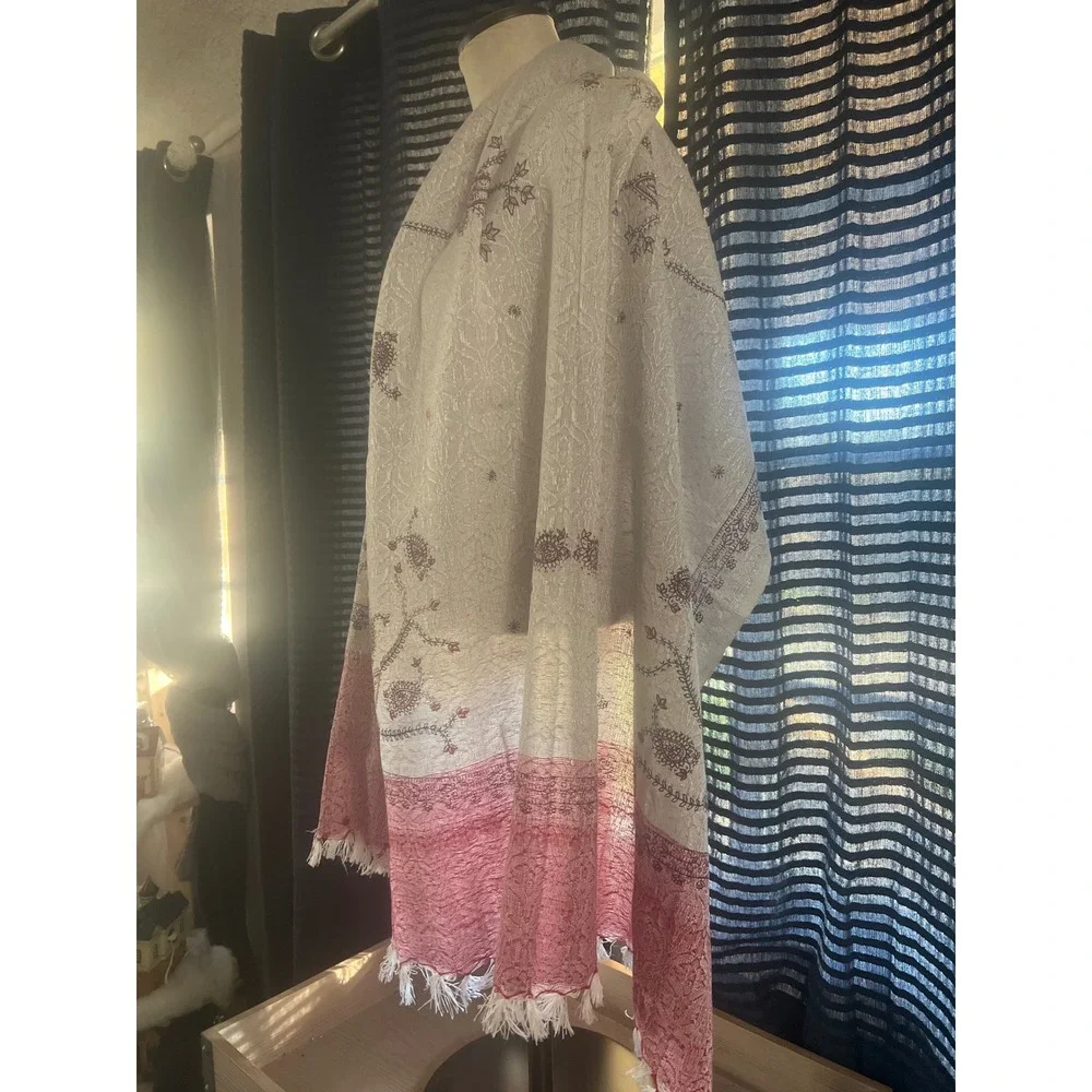 Oswal Shawl Cream Pink Floral Embroidered Fringe Made in India‎